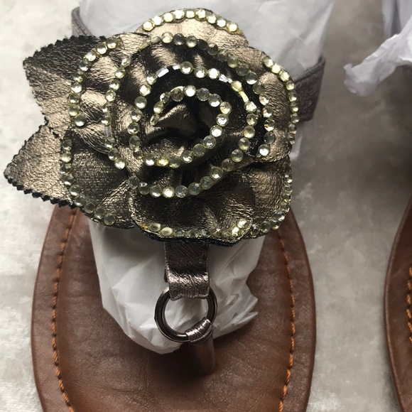 NWOT Floral thong rhinestone flip flops - Picture 3 of 5